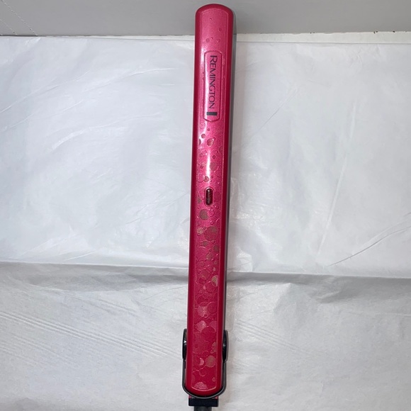 Remington Other - Remington 1 inch flat iron.